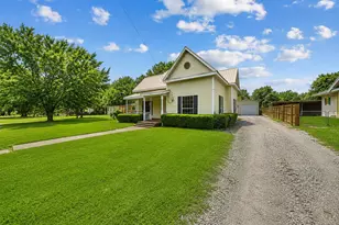 208 Frisco St, Cumby, TX 75433 - Photo 4