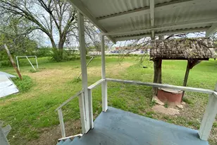 309 E Nelson St, Bowie, TX 76230 - Photo 8