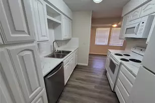 825 Springhill Dr, Burleson, TX 76028 - Photo 10