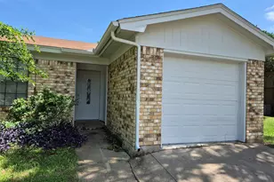 825 Springhill Dr, Burleson, TX 76028 - Photo 4