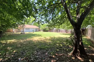 825 Springhill Dr, Burleson, TX 76028 - Photo 6