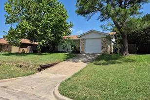 825 Springhill Dr, Burleson, TX 76028 - Photo 2