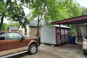810 S Sherman St, Ennis, TX 75119 - Photo 2