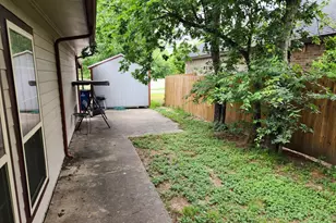 810 S Sherman St, Ennis, TX 75119 - Photo 14