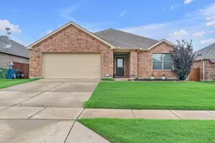 316 Valley Dr, Aubrey, TX 76227 - Photo 2