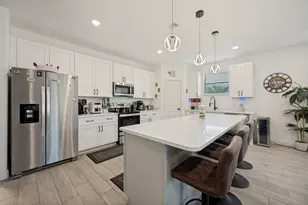2404 Beverly Dr, Granbury, TX 76048 - Photo 6