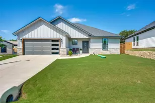 2404 Beverly Dr, Granbury, TX 76048 - Photo 1