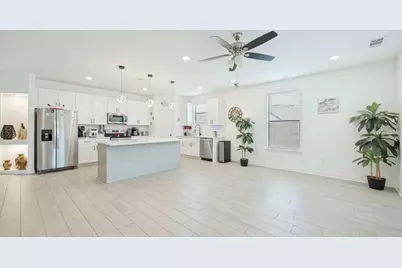 2404 Beverly Drive, Granbury, TX 76048 - Photo 2