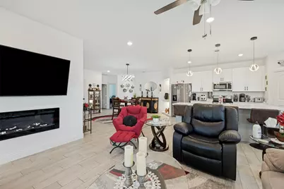 2404 Beverly Drive, Granbury, TX 76048 - Photo 4