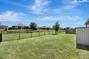 924 English Dr, Aubrey, TX 76227 - Photo 32