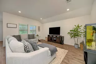 924 English Dr, Aubrey, TX 76227 - Photo 2