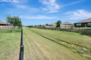 924 English Dr, Aubrey, TX 76227 - Photo 36