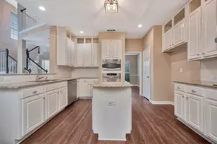 8704 StoneCrest Dr, Irving, TX 75063 - Photo 8