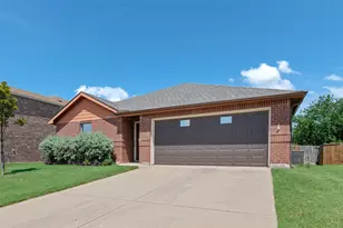 1200 1st St, Sanger, TX 76266 - Photo 2