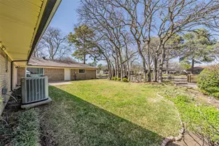 2415 Lakeview Cir, Arlington, TX 76013 - Photo 22