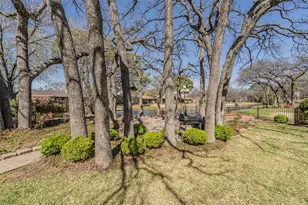 2415 Lakeview Cir, Arlington, TX 76013 - Photo 26