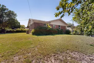 2124 Stonehenge Dr, Garland, TX 75041 - Photo 36