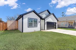 1323 S Montgomery, Sherman, TX 75090 - Photo 2