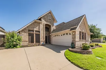 203 Arbor Park Drive, Euless, TX 76039 - Photo 2