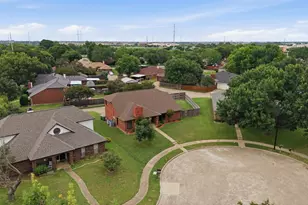 605 Buttercup Cir, Garland, TX 75040 - Photo 2