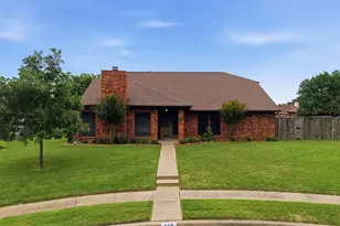 605 Buttercup Cir, Garland, TX 75040 - Photo 1