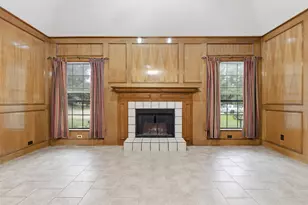 605 Buttercup Cir, Garland, TX 75040 - Photo 10