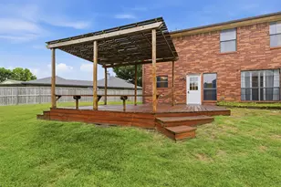 605 Buttercup Cir, Garland, TX 75040 - Photo 36
