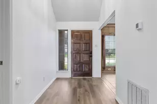 605 Buttercup Cir, Garland, TX 75040 - Photo 10
