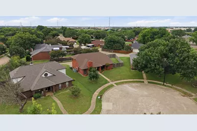 605 Buttercup Circle, Garland, TX 75040 - Photo 2