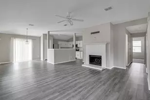 596 Creekbend St, Crowley, TX 76036 - Photo 10