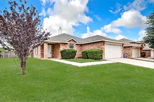 596 Creekbend St, Crowley, TX 76036 - Photo 2