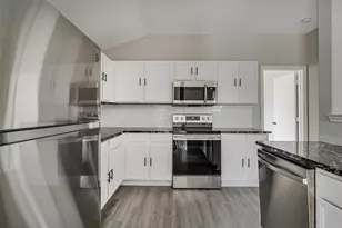 596 Creekbend St, Crowley, TX 76036 - Photo 14