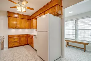 2812 Ryan Pl Dr, Fort Worth, TX 76110 - Photo 10