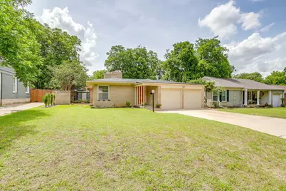 2812 Ryan Place Drive, Fort Worth, TX 76110 - Photo 2