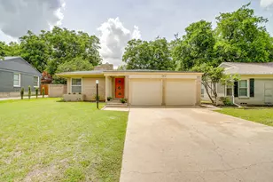 2812 Ryan Pl Dr, Fort Worth, TX 76110 - Photo 1