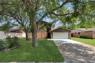 830 Frances Dr, Grand Prairie, TX 75052 - Photo 2