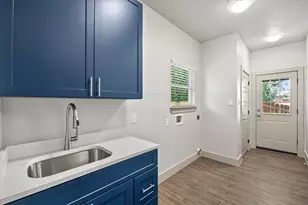 108 S Manson St, Wolfe City, TX 75496 - Photo 10
