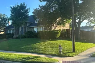 2060 Briarcliff Rd, Lewisville, TX 75067 - Photo 2