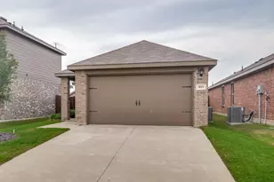 911 Corral St, Royse City, TX 75189 - Photo 2