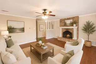 1703 Pecan Park Dr, Arlington, TX 76012 - Photo 2