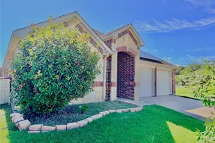 980 Bridle Bit Dr, Grand Prairie, TX 75051 - Photo 2