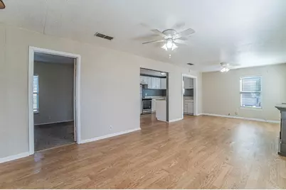 900 Elizabeth Boulevard, Granbury, TX 76048 - Photo 2