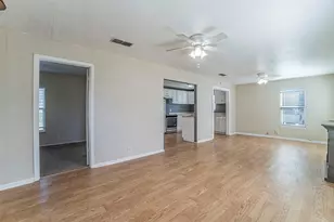 900 Elizabeth Blvd, Granbury, TX 76048 - Photo 2