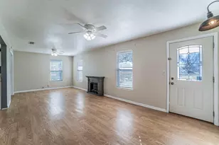 900 Elizabeth Blvd, Granbury, TX 76048 - Photo 4