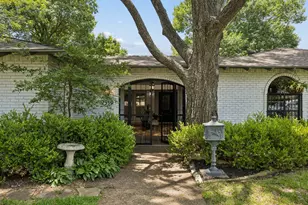 9519 Springwater Dr, Dallas, TX 75228 - Photo 2