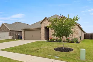 1602 Maple Ridge Dr, Princeton, TX 75407 - Photo 2