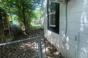 320 W 6th St, Bonham, TX 75418 - Photo 26