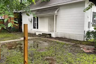 320 W 6th St, Bonham, TX 75418 - Photo 24