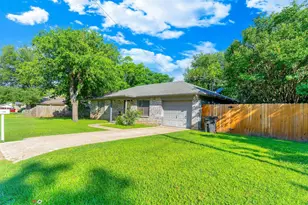 206 Lovelady St, Cleburne, TX 76033 - Photo 2