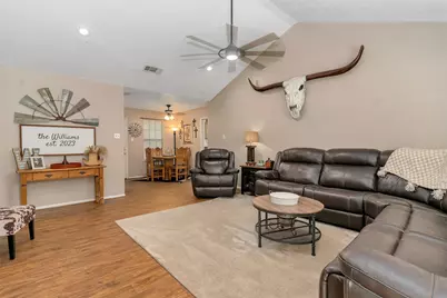 206 Lovelady Street, Cleburne, TX 76033 - Photo 4